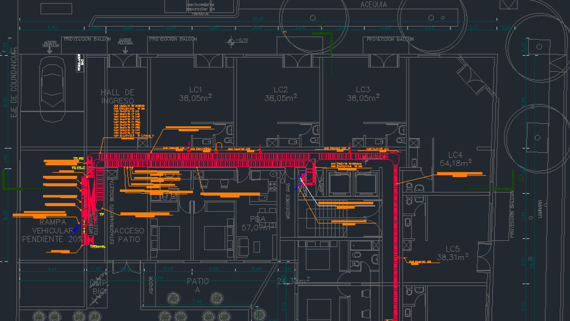 Plano del proyecto eléctrico de la planta baja del edificio Natania, con recorrido de bandejas portacables y tableros