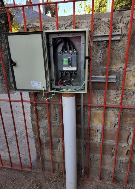 Tablero principal con interruptor automático del local de PedidosYa en Mendoza